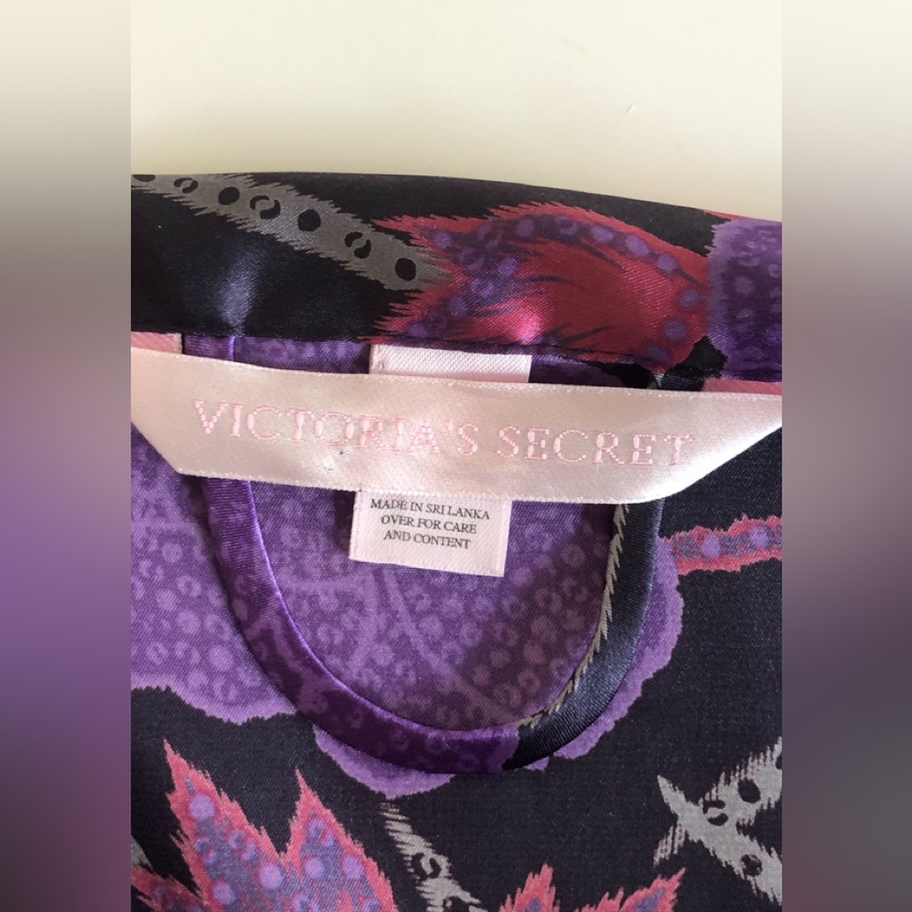 Victoria Secrets Satin Robe Size: One Size - Picture 6 of 10